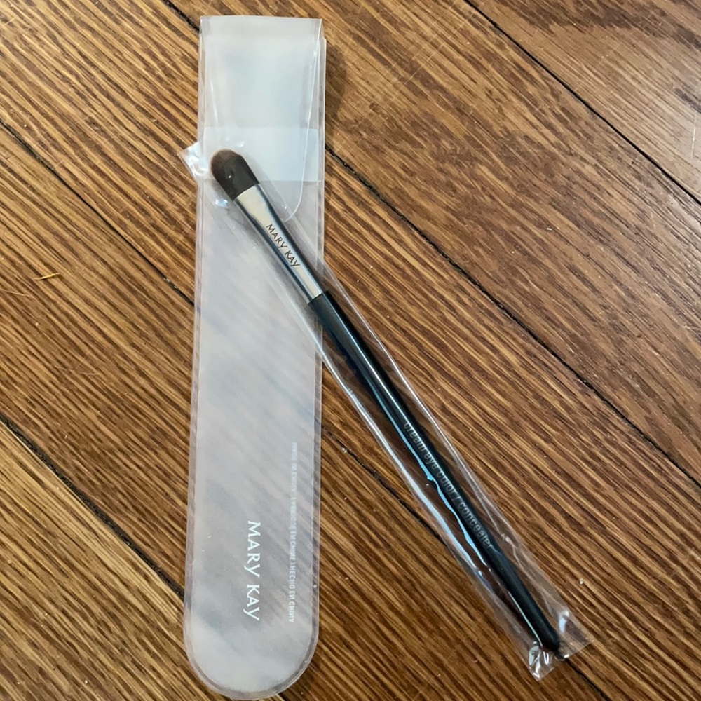 Mary Kay Cream Eye Color/Concealer Brush